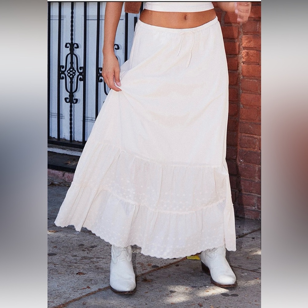 Izzy Skirt | Sand | Brandy Melville
